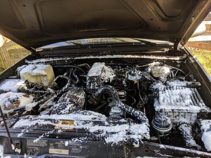 Land Rover Discovery 1 engine bay cleaning