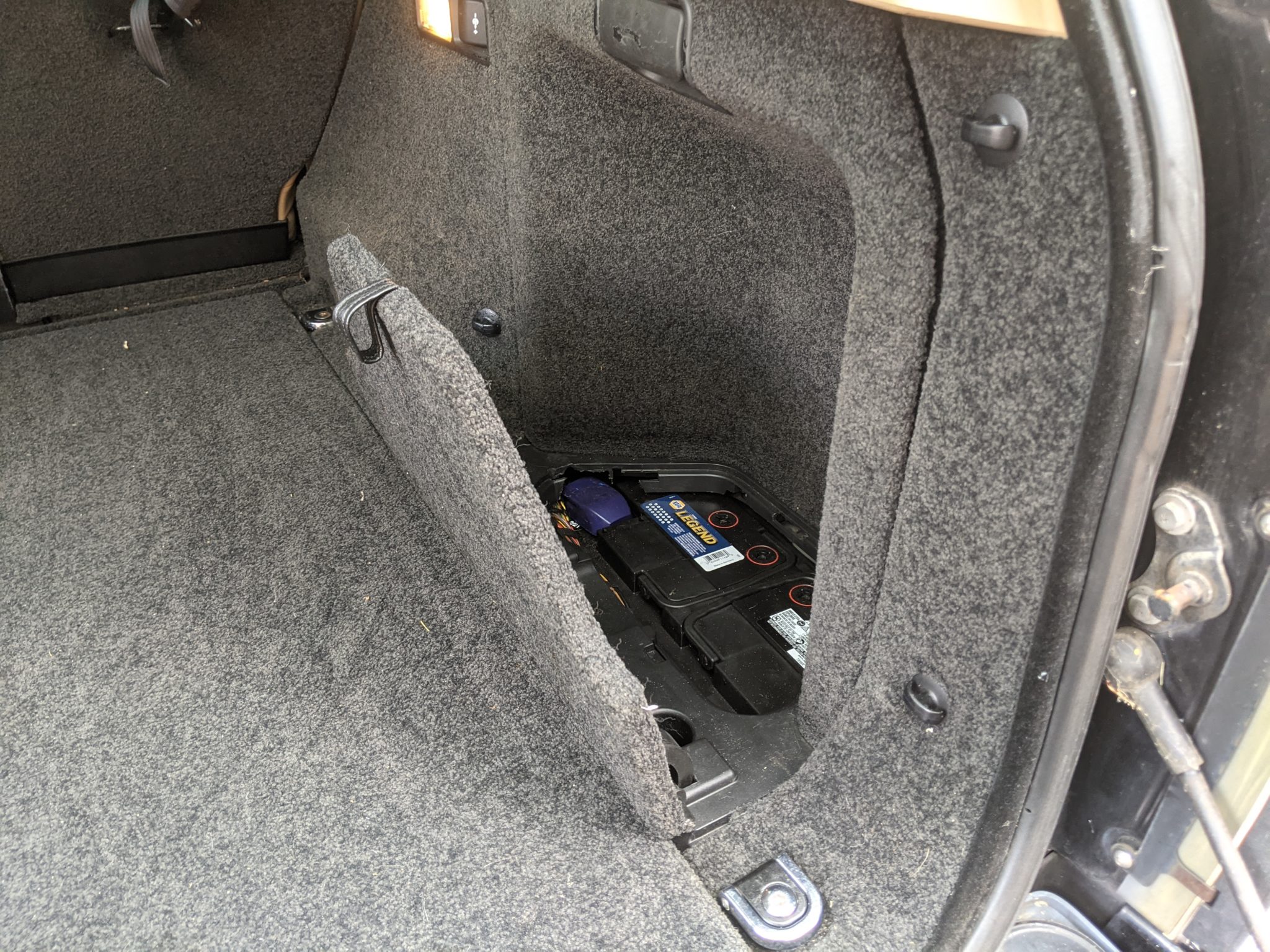 2003 Land Rover Range Rover L322 second battery for battery drain ...