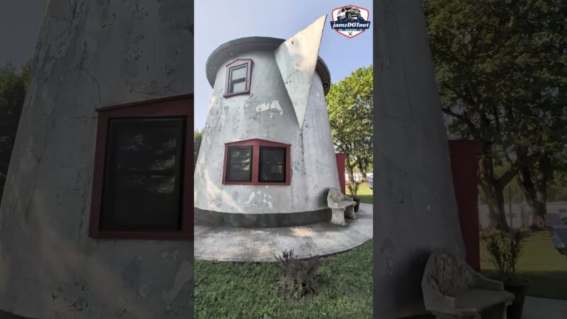 A roadside attraction from the 1930’s – The Historic Coffee Pot off The Lincoln Highway